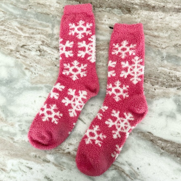 Pink & White Snowflake Fuzzy Slipper Socks-Winter Accessory Cold Weather Holiday - Picture 1 of 12